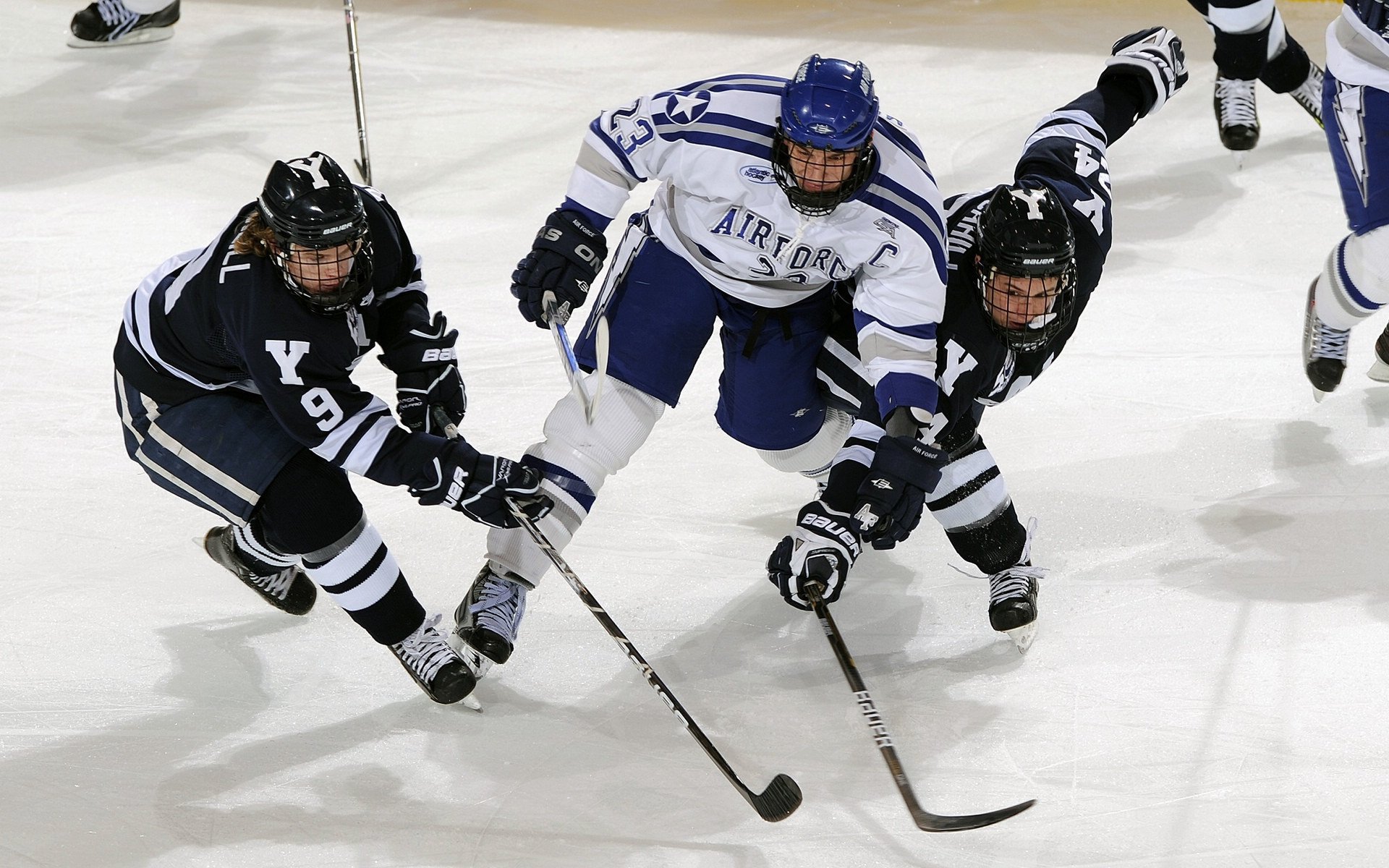 决赛红牌事件成为球队转折点，几个红牌比赛结束